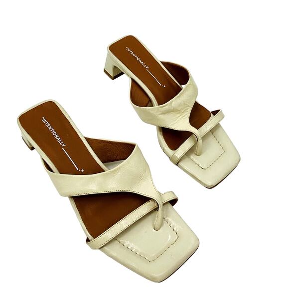 Intentionally Blank Off White Square Toe Kitten Flume Heels - Picture 3 of 8